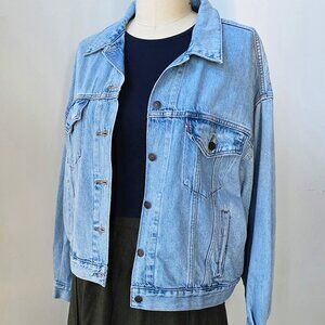 Levi's Premium Women's 90's Trucker Denim Jacket in a Size Extra Large XL